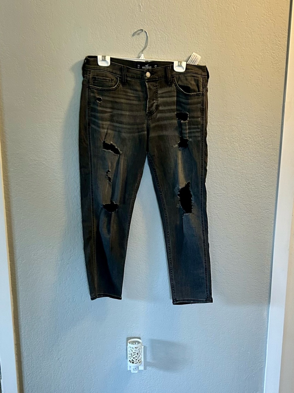 Hollister Black Distressed Low Rise Cropped Skinny Jeans